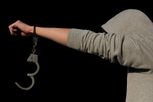 Read more about the article Încetarea de drept, revocarea și înlocuirea măsurilor preventive conform articolelor 241-242 din Codul de procedură penală